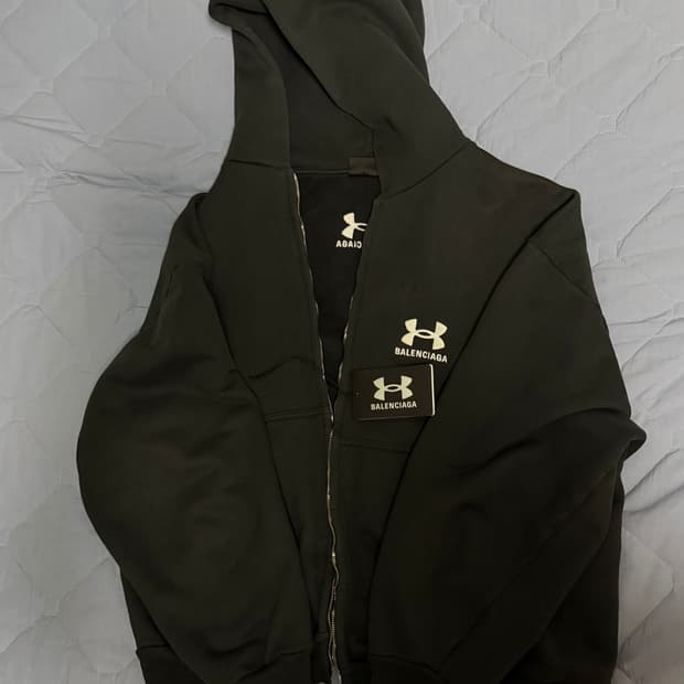 발렌시아가 언더아머 후드집업 s
