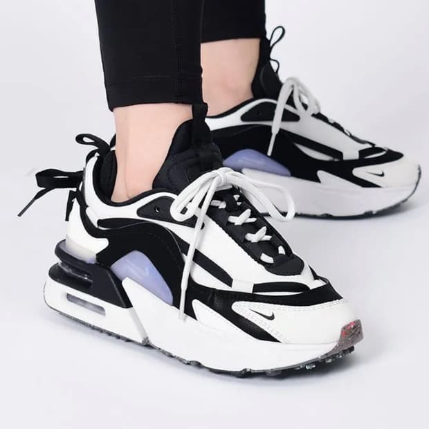 나이키 우먼스 에어맥스 퓨리오사 블랙 화이트 255