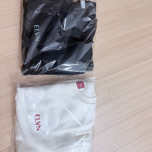 ELVN 크롭 맨투맨 