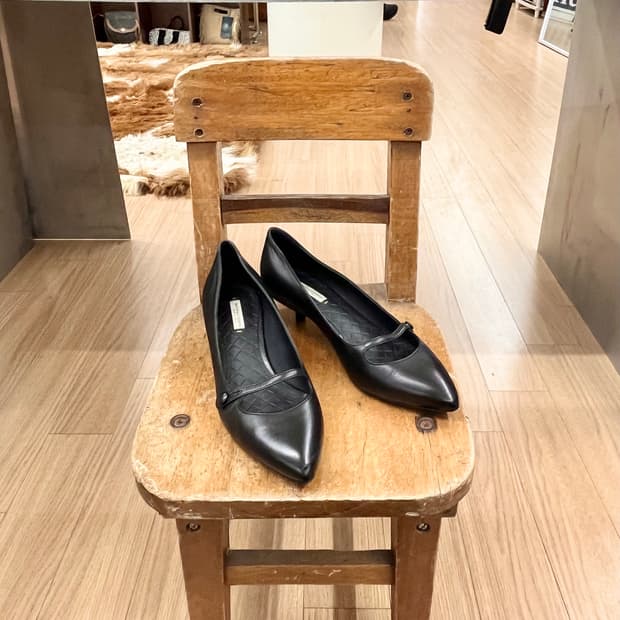 보테가 베네타 포인트 토 레더 펌프