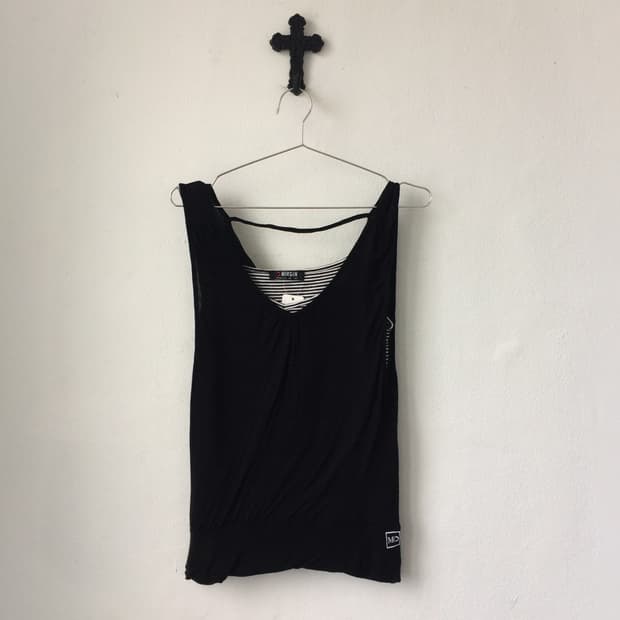 Morgan layered point sleeveless