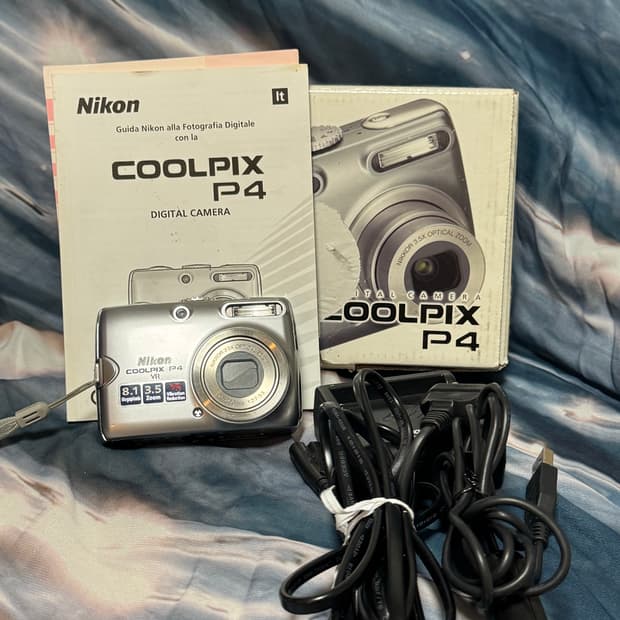 작례⭕️) 니콘 쿨픽스 P4 카메라🍼🤍/박스🙆🏻‍♀️✨