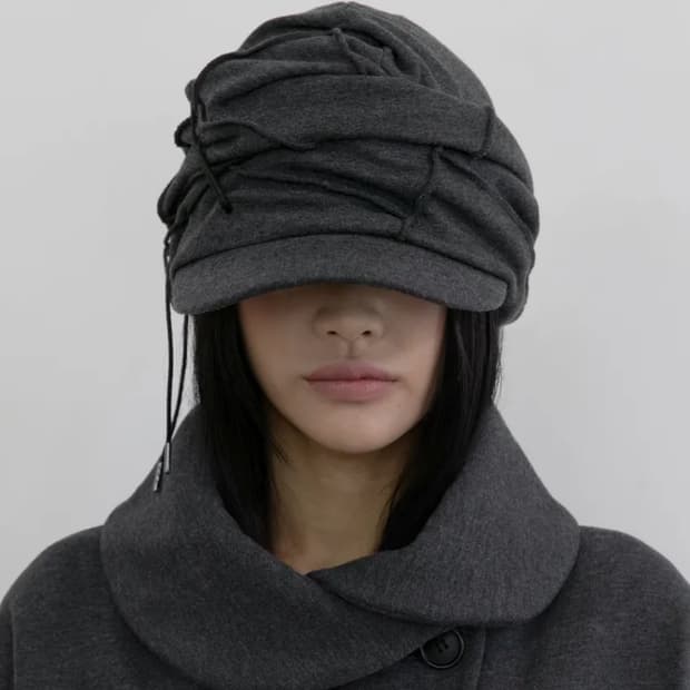 [원가_ 79,000원] 플레어업 Soi Draped Cap 차콜