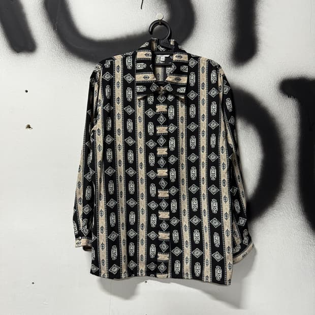 VTG 빈티지 에스닉 스타일 스트라이프 패턴 히든 스냅 셔츠