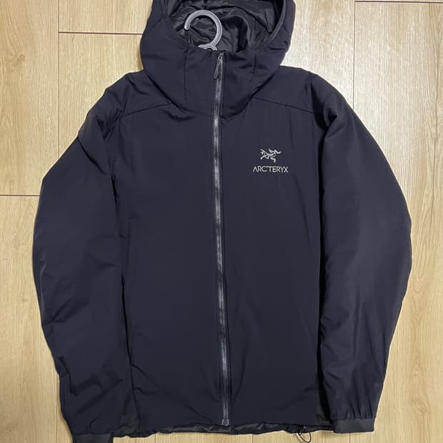 아크테릭스 아톰 LT 후디 블랙