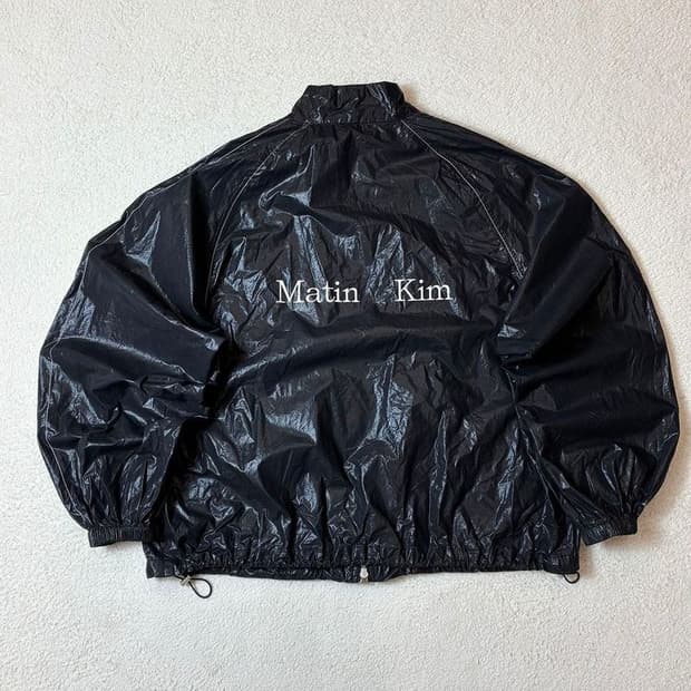 마뗑킴 우먼스 블랙 글로시 오버핏 자켓 PN6883