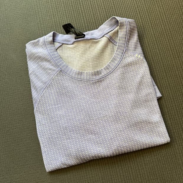 룰루레몬 메탈 벤트 테크 남성 티셔츠 m 사이즈 판매합니다.