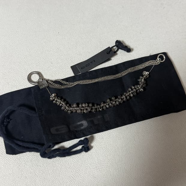 goti 실버 브레이슬릿