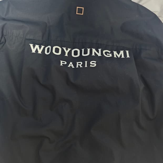 우영미 백로고 블랙셔츠 46