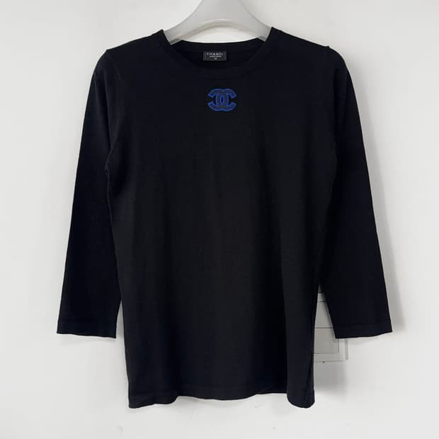 샤넬 유니폼 로고 패치 니트