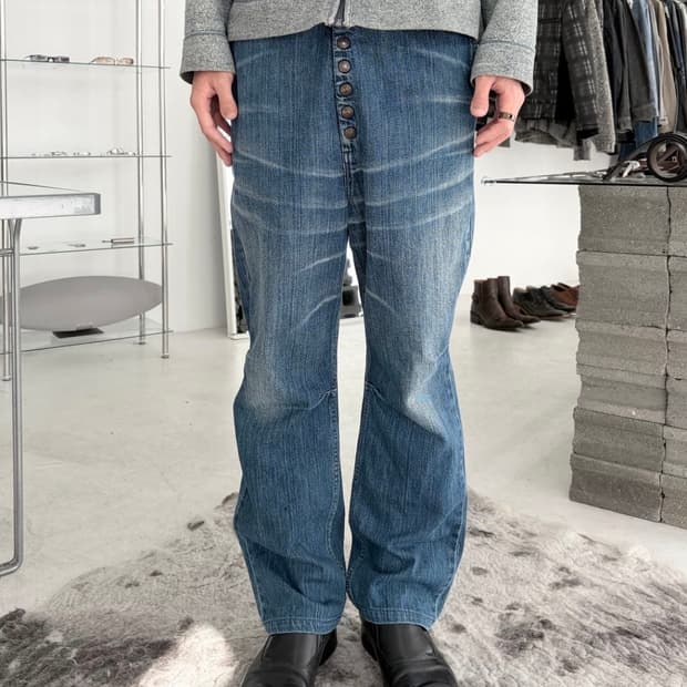 캐피탈 멀티 버튼 데님 팬츠