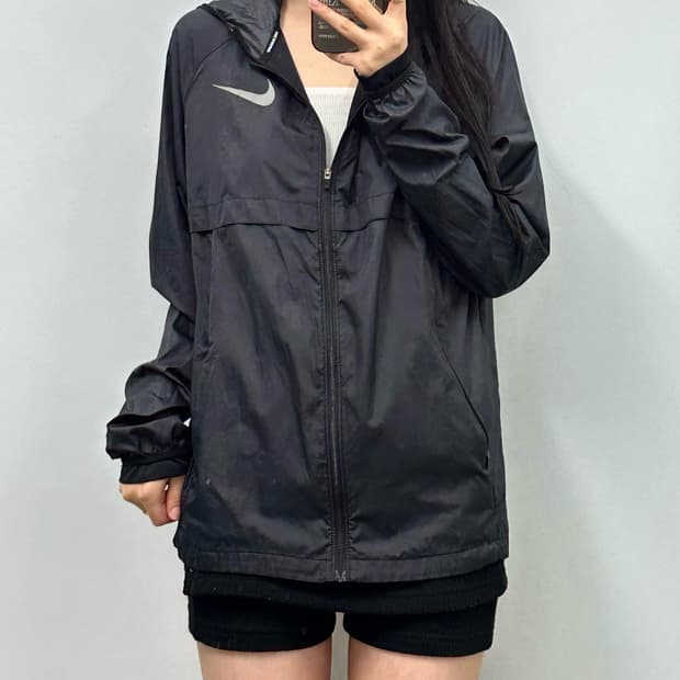 나이키 런닝 스우시 블랙 바람막이