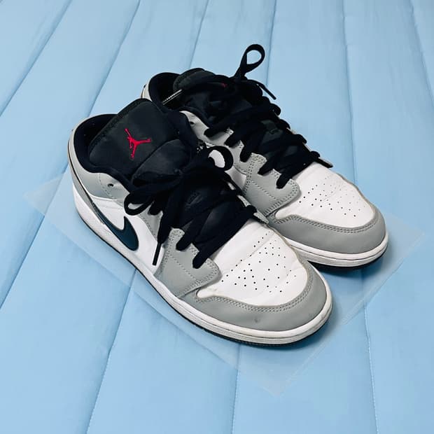 나이키 조던1 라이트 스모크 그레이GS 로우 스니커즈