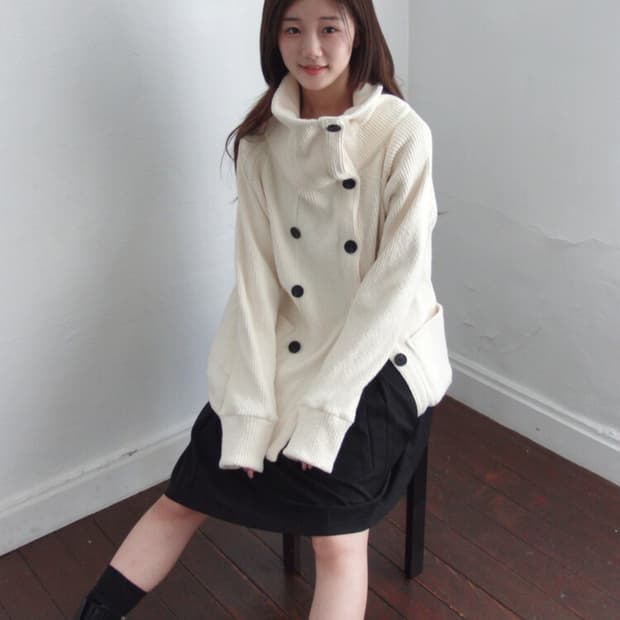 인앤양인하모니 더블 버튼 가디건 크림