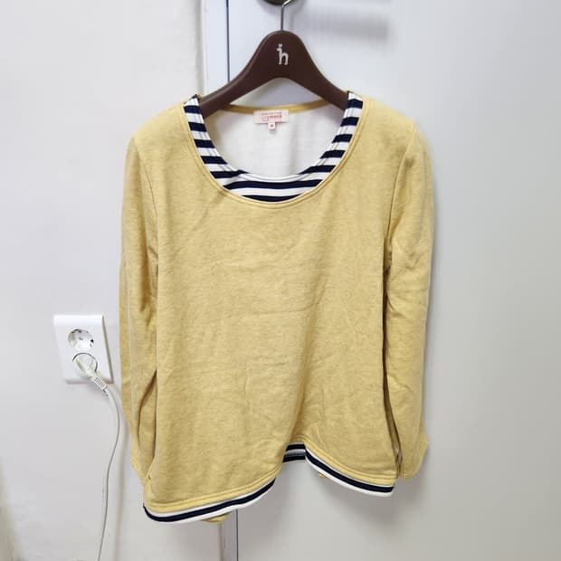 노랑 스트라이프 기모 티셔츠