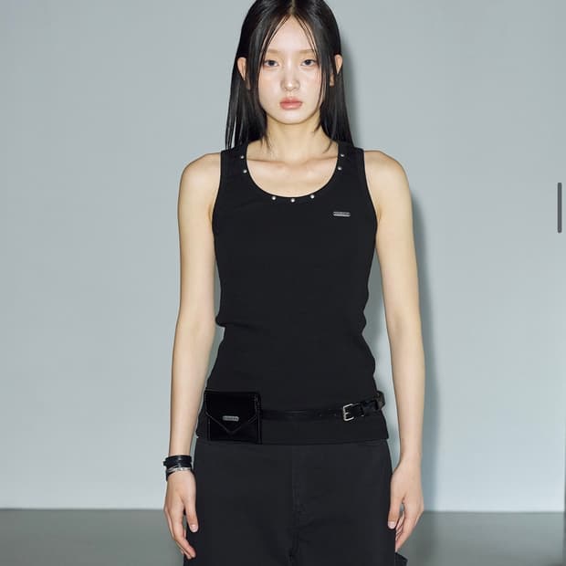 헬레네파리스 레인지 스터드 루즈 핏 슬리브리스 [블랙] 