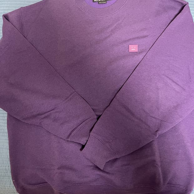 아크네스튜디오 포바 맨투맨 일렉트릭 퍼플 S