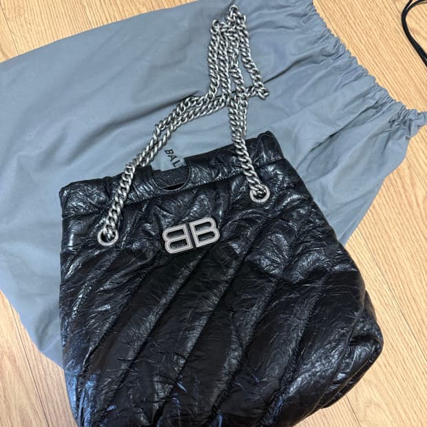 발렌시아가 크러쉬백 S