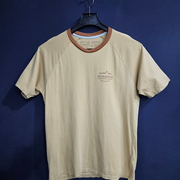 파타고니아 프린팅 베이지 남성 90~95 반팔티 