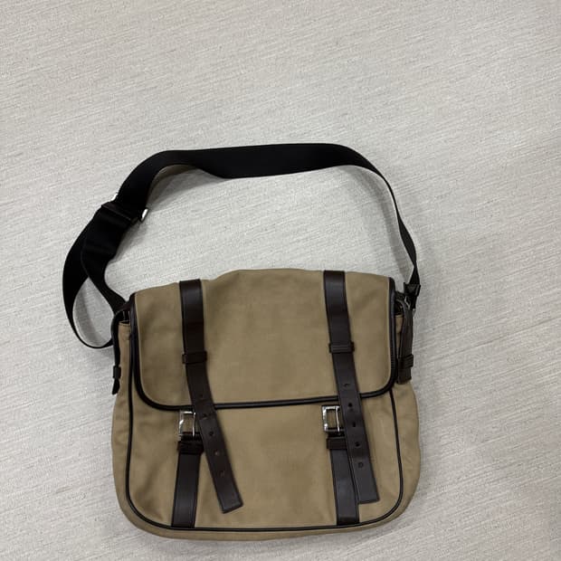 프라다 왁스드 캔바스 메신저