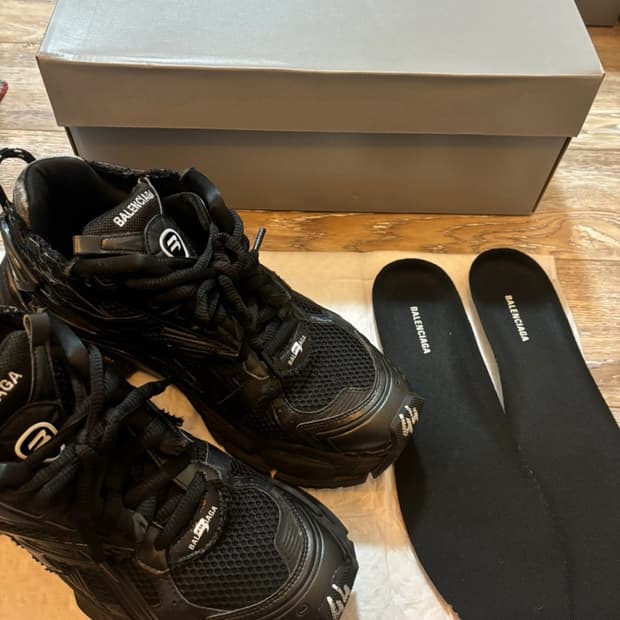 발렌시아가 뉴러너 44 블랙 (매장판)