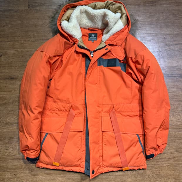 [L]뉴발란스 카메라맨 오렌지 패딩(상태 A급)