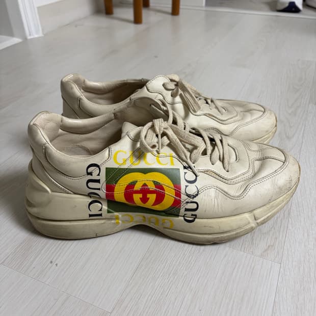 구찌 롸이톤 43 사이즈 팝니다