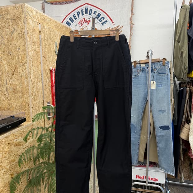 무신사 스탠다드 레플리카 퍼티그 팬츠