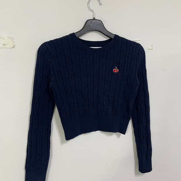 키르시 스몰 체리 크롭 니트