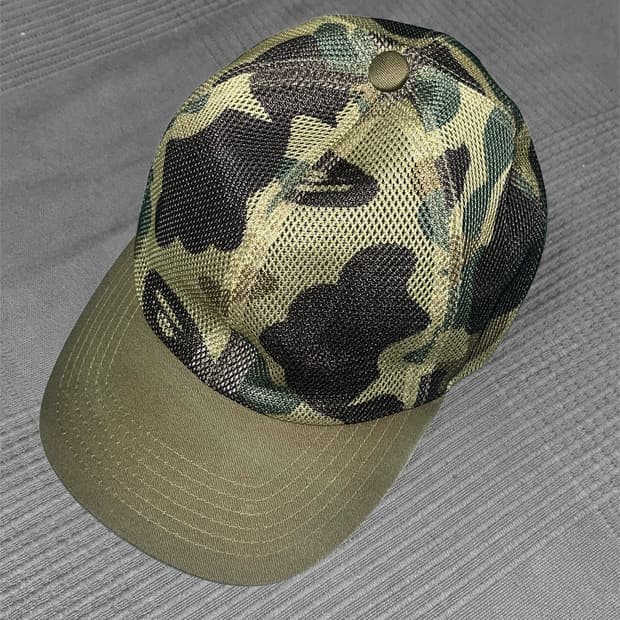 배이프 카모 메쉬캡