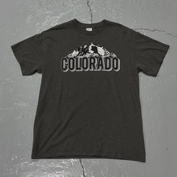길단(Gildan) Colorado 마운틴 빈티지 그래픽 챠콜 티셔츠