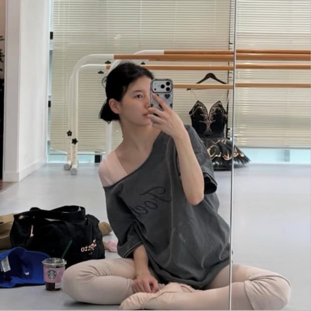 (수지 착용) 포에토 빈티지 피그먼트 오프숄더 티