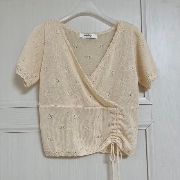 에딘버러 핑크 아이보리 펀칭 랩 니트 크롭 가디건