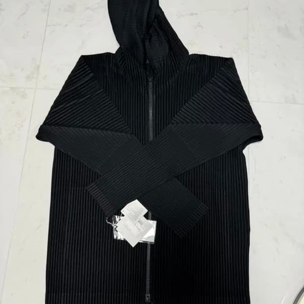 옴므플리세 후드집업