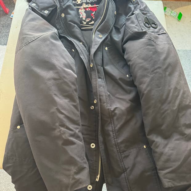 무스너클 남성 패딩 판매합니다