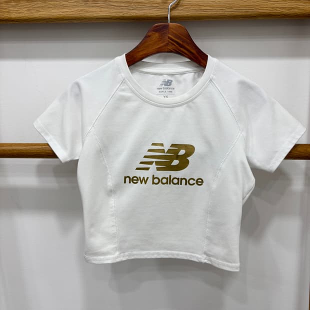 New Balance 크롭 반팔티