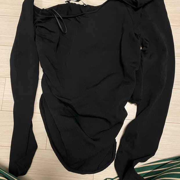 자라 드레이프 상의 