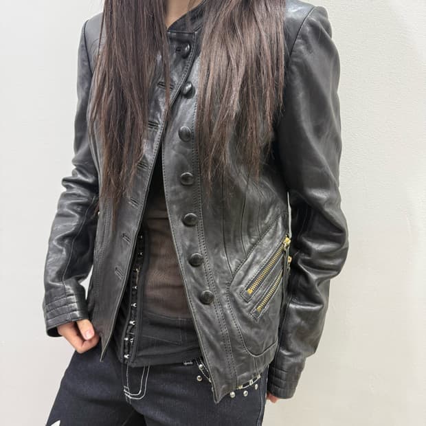 멀티버튼 크롭 리얼레더 자켓