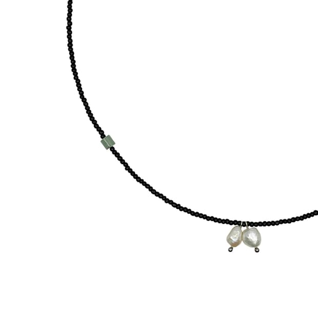 Twin pearl necklace