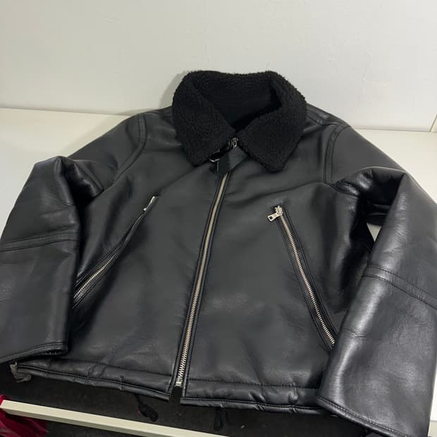 우먼OS 웰던X메종미네드 블랙 오버핏 무스탕자켓