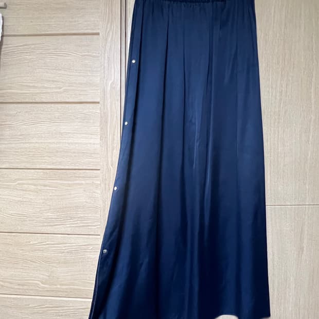 베이스레인지 실크 스커트
