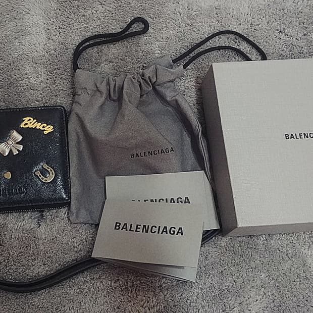 발렌시아가BALENCIAGA 참장식 지퍼반지갑/블랙 