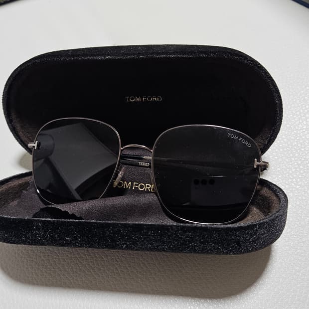 톰포드 선글라스 TF888-k (메탈그레이 컬러)