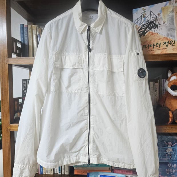 나일론 씨피 CP컴퍼니 화이트 자켓 라지 l 팔아요