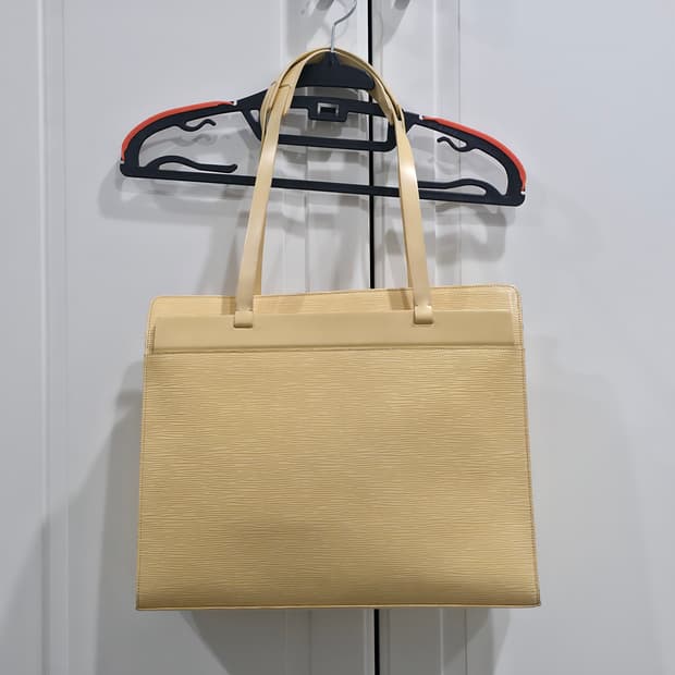 루이비통 에삐 에피레더 숄더백 크로와젯gm 옐로우