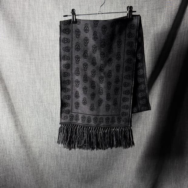 알렉산더맥퀸 스컬 머플러