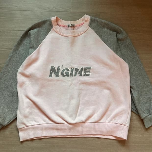 빈티지 딸기우유 그레이 맨투맨 🍓