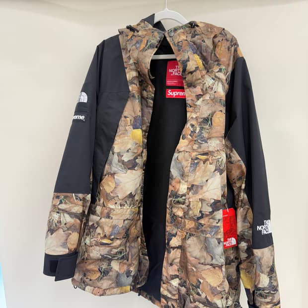 슈프림 노스페이스 낙엽 바람막이