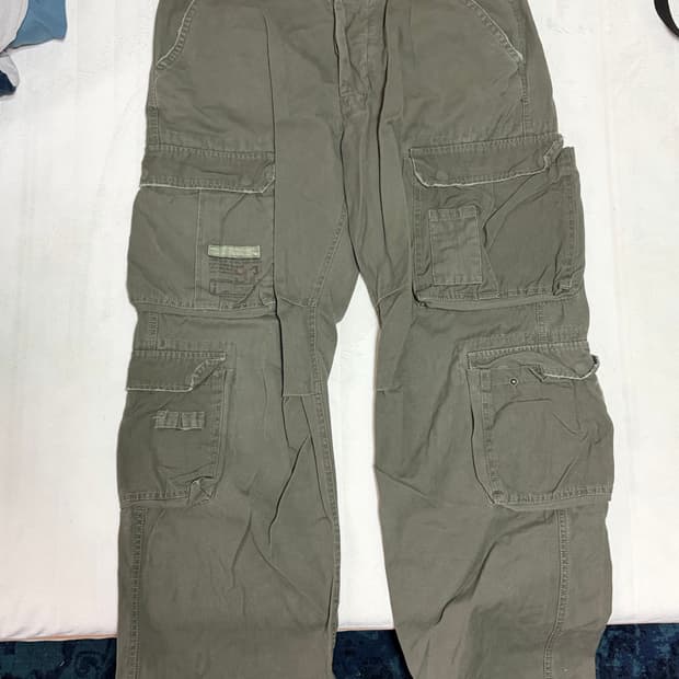 ABECROMBIE & FITCH 멀티 포켓 카고 팬츠