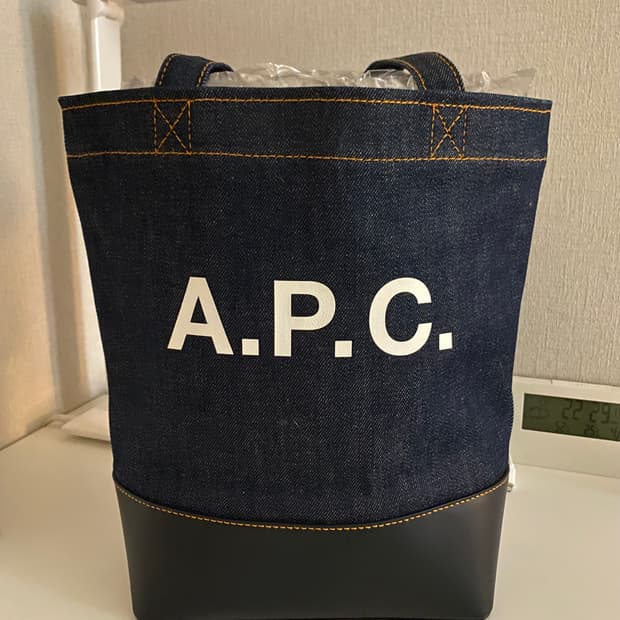 아페쎄 악셀 스몰 토트백